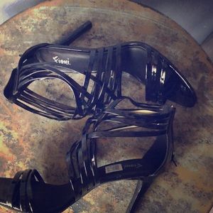 Anyone interested in some Fioni black high hills